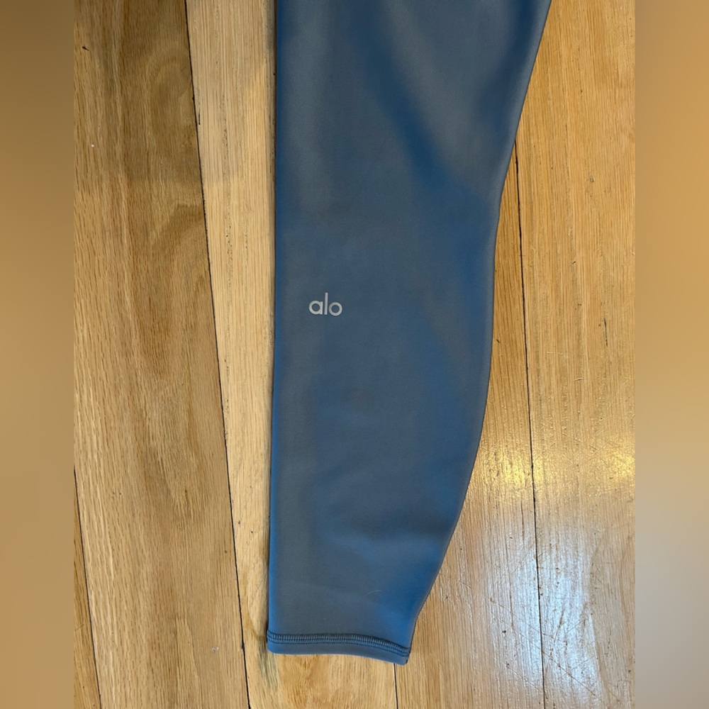 ALO Yoga Gray Leggings - Picture 7 of 7